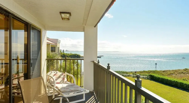 Двухместный номер Standard с балконом и рядом с пляжем Land's End 7-401 Beach Front - Premier
