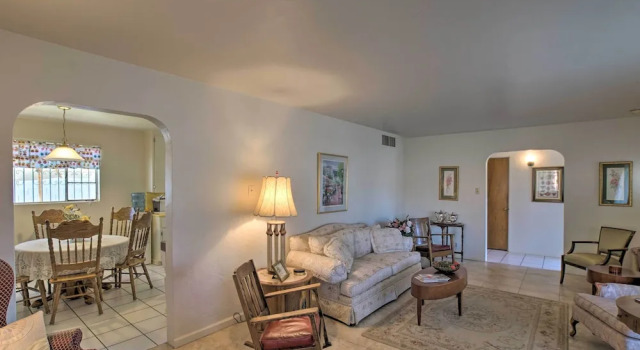 Central Phoenix Home < 3 Mi to Downtown!, Забронировать Отель Отели Финикс 3 звезды, рядом с Больница и медицинский центр Святого Иосифа, 3*