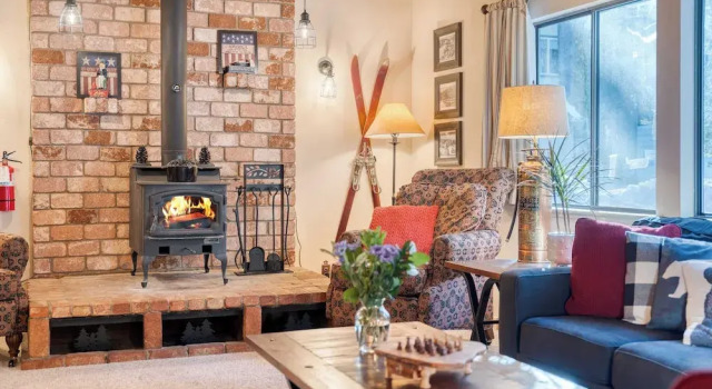 Коттедж Mountain Cabin w/ Fireplace, Balcony & Easy Ski Access Bear Americana