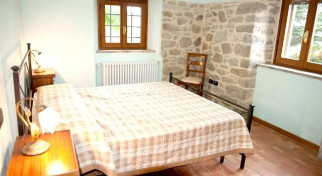 One bedroom appartement with shared pool enclosed garden and wifi at Caprese Michelangelo, Book Apartment Caprese Michelangelo Tuscany
