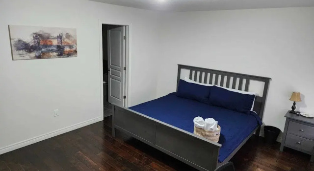 Beautiful Three Bedroom House, Varaa Lomakoti Kitchener 