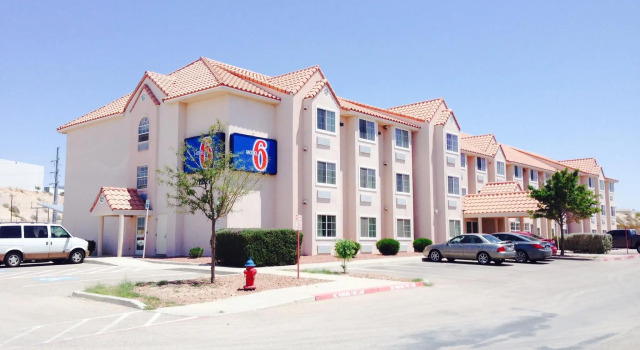 Motel 6 El Paso, TX - Southeast, Rezerwuj Motel Hotele w El Paso z parkingiem, Parking