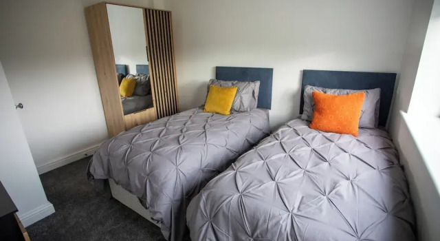 3 bed Apartment in Huddersfield, Забронировать Апартаменты/квартира Хаддерсфилд Западный Йоркшир, рядом с Университет Хаддерсфилда