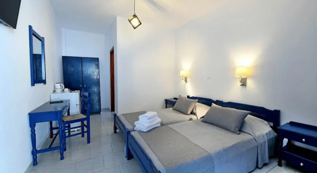 Трёхместный номер Economy Lunar Santorini Hotel