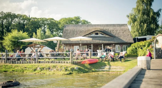 Коттедж Komfort-Hausboote am Naturhafen Krummin