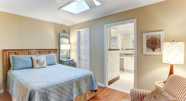 Ocean Ave Spacious Seaside Cottage by RedAwning, Забронировать Дом для отпуска Амилия Jacksonville Coast