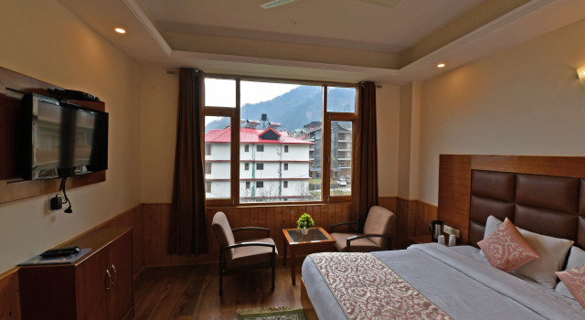 Lotus Inn Rohtang View, Забронировать Отель Отели Манали с бассейном, Бассейн