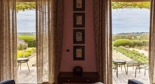 Четырёхместный номер Deluxe La Foresteria Planeta Wine Resort & Beach Club