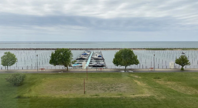 Четырёхместный номер Standard с видом на озеро Clarion Hotel Conference Center on Lake Erie