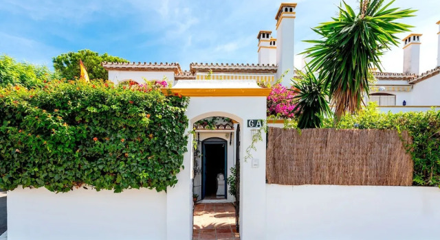 3 Bdrs Apartm With Private Terraces & Communal Swimming Pool in Estepona Benamara II, Забронировать Отель Отели и гостиницы Эстепона, рядом с Atalaya Golf &amp; Country Club, Отель