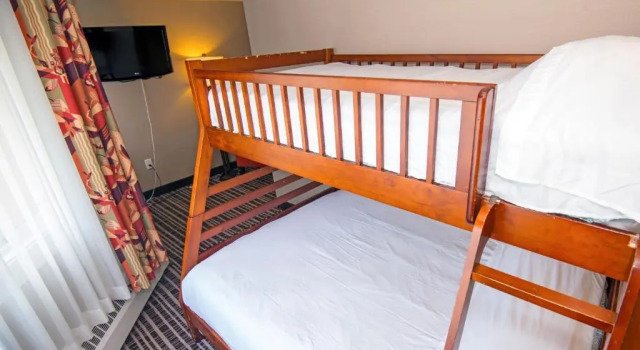 Двухместный семейный люкс Holiday Inn Express Red Deer by IHG