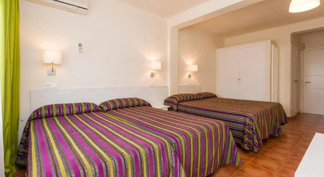 Четырёхместный номер Standard Hostal Sol y Miel