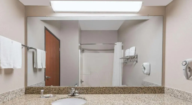Четырёхместный номер Standard Super 8 by Wyndham Fort Worth North