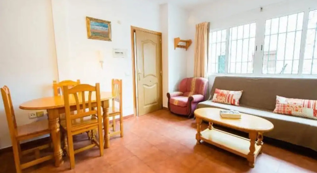 Pedregal Beachside Villa in Malaga by Solaga Holiday Homes, Забронировать Отель Отели Эсте с бассейном, Бассейн