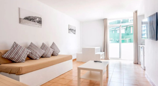 Neighbours Beach 13755, Book Hotel Magaluf Majorca