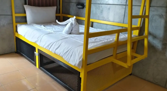 Кровать в общем номере (мужской номер) Chang Hostel Suvarnabhumi