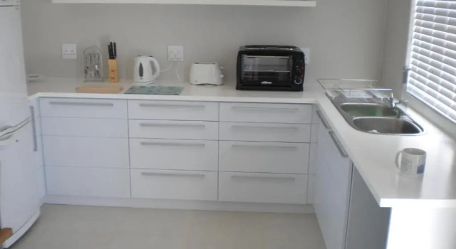 Коттедж PERFECT 10 - 10 to 14 Sleeper Luxury Holiday Home Breakage Deposit of R2500 per Weekend Lease