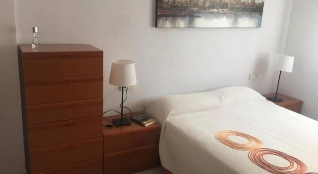 Piso 95 M2 Centrico A 2 Min De La Playa, Забронировать Отель Отели El Baix Ebre с парковкой, Парковка