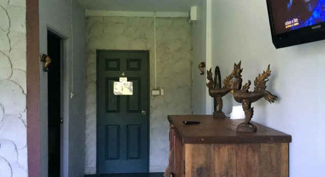 普吉岛日出宾馆(Sunrise Guesthouse), Забронировать Отель Бухта Чалонг остров Пхукет