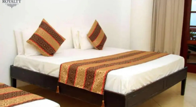 Stay.Plus Lamera 1 Bedroom Apartment, Varaa Huoneisto Hotellit Coast Region uima-altaalla, Uima-allas