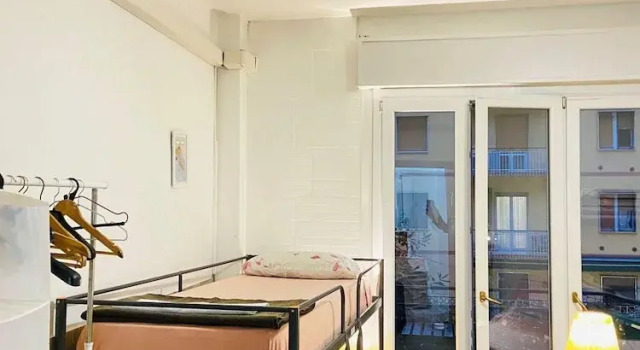 Кровать в общем номере Europe Station Rooms