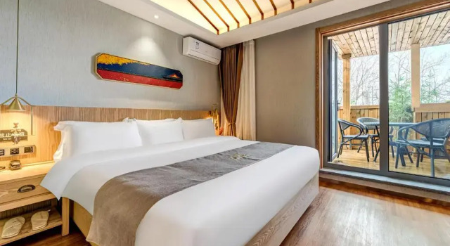 Люкс Deluxe Happy Dragon City Culture Hotel -In the city center Close to Forbidden City&Wangfujing Street&Subway Nearby &free coffee & Free laundry&English speaking with tour services &Free WiFi unlimited for Western software