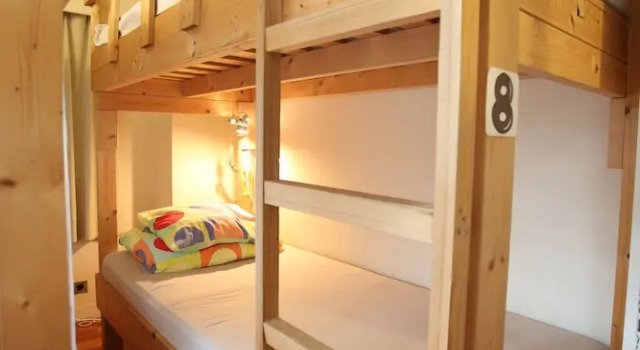 Кровать в общем номере (женский номер) Yadoya Guesthouse Green - Hostel