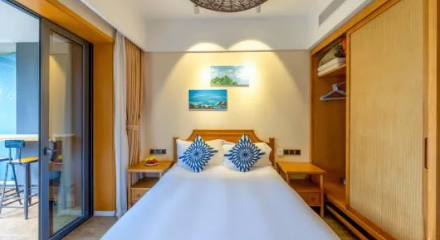 Люкс с 2 комнатами с балконом и с видом на сад Liwo Surfing Seaview Hotel