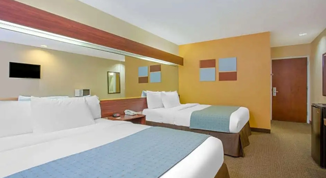 Четырёхместный номер Microtel Inn & Suites by Wyndham Kannapolis/Concord