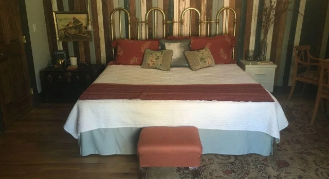 The Rusted Poppy Inn, Buchen Sie Hotel Galaţi 