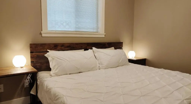 Entire 1BR Suite w King Bed, Private Entrance, Ground Level, Buchen Sie Hotel Vancouver 