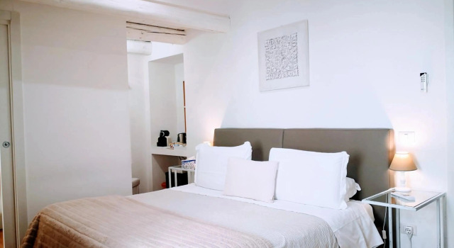 La Maison De Charme ROOMS, Забронировать Отель Верона Венето, рядом с Колонна Св. Марка