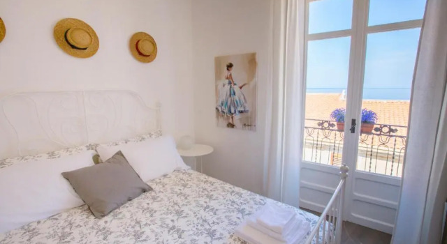 Azzurro B&B, Забронировать Отель «постель и завтрак» Чефалу Madonie Regional Natural Park, рядом с Собор Чефалу