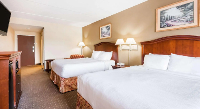 Четырёхместный номер Standard Ramada by Wyndham Harrisburg/Hershey Area