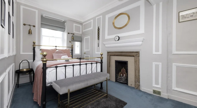 Апартаменты JOIVY Eclectic & Design Led 3Br Apt Near Edinburgh Castle