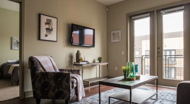 Design District Apts Near Market Ctr by Frontdesk