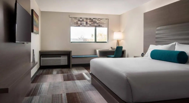 Двухместный номер Standard с видом на бассейн Aloft by Marriott Scottsdale