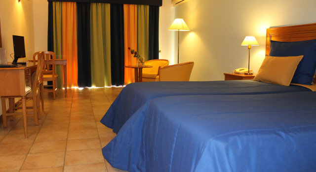 Hotel Apartamento Tropical, Boek Hotel Caniço Madeira