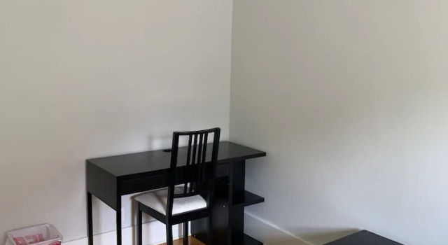 Номер Comfort West Point Grey Guest House  UBC