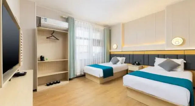 Люкс Comfort Haikou Rainbow Hotel (Hainan University Store, Haidian Island )