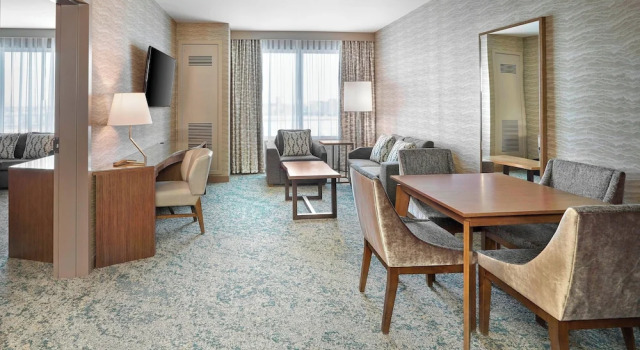 Люкс The Westin Calgary Airport