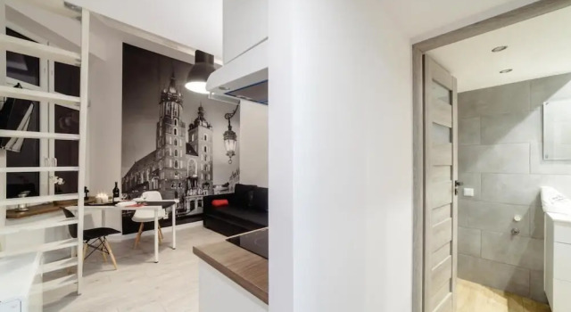 Cracow Rent Apartments - spacious apartments for 2-7 people in quiet area - Kolberga Street nr 3 - 10 min to Main Square by foot, Забронировать Апартаменты/квартира Старый город Краков, рядом с Бизнес-центр Краковия