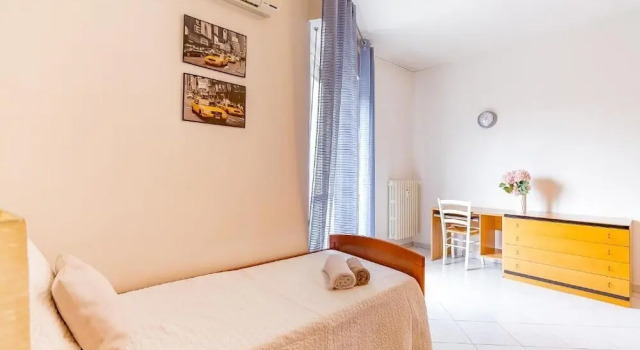 Alessia's Flat - Darsena Porta Genova M2, Забронировать Отель Милан Ломбардия, рядом с Colonne di San Lorenzo