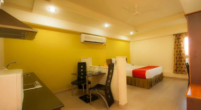 1 Bedroom Business Suite Crystal Suites
