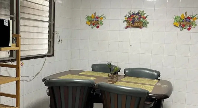 Home rama4 near bts thong lor, Забронировать Дом для отпуска Коттеджи Бангкока, рядом с Конгресс-центр имени королевы Сирикит, Коттедж