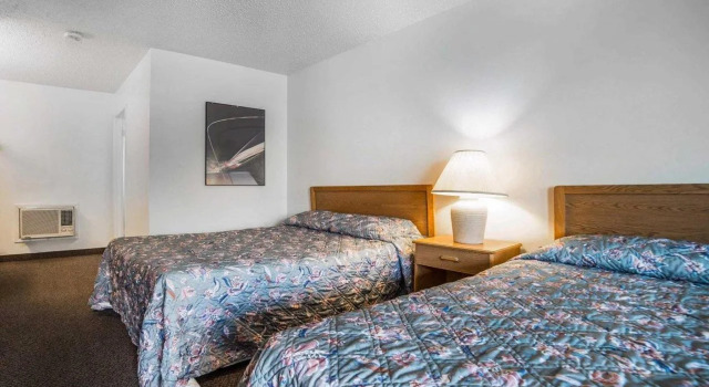 Rodeway Inn & Suites, Rezerwuj Hotel Hotele w Columbia River Gorge z parkingiem, Parking