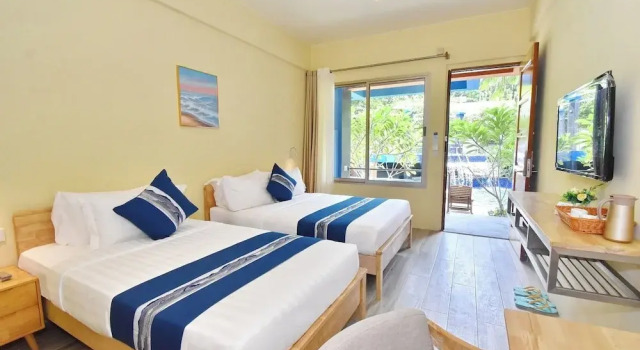 Grand pokój i balkonem i z widokiem na basen Oseidon Hotel Boracay