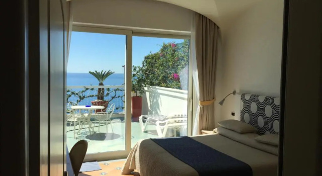 Полулюкс Hotel Bellevue Suite