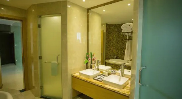 Семейный люкс Deluxe Wulanhaote Mengjia Hotel