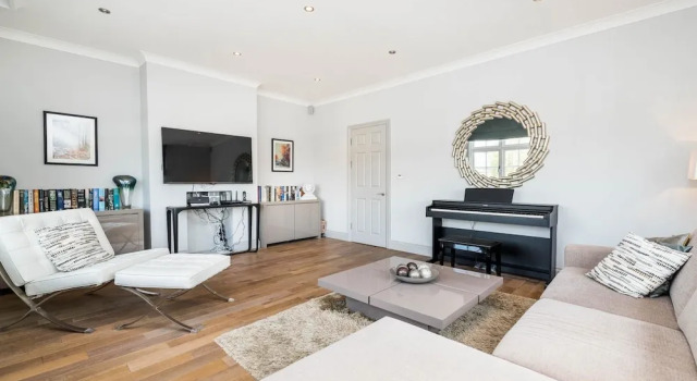 Spectacularly Stylish 2 Bed Flat Heart of Fulham, Забронировать Отель Отели Лондона 4 звезды, рядом с Парсонс Грин, 4*